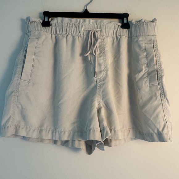 LOFT Cream High Waist Shorts size Large elastic waist comfy - Picture 1 of 6